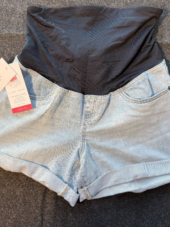 Isabel Maternity by Ingrid & Isabel Pants - Isabel Maternity Light Wash Denim Shorts Size 6 NWT Crossover Panel